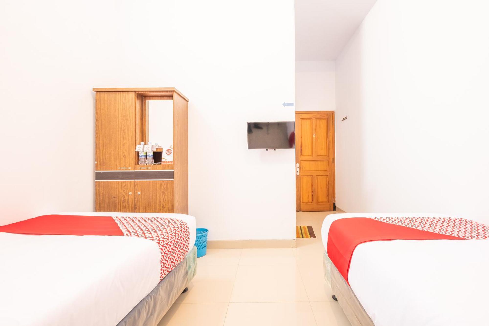 Oyo 863 Tenacity Guest House Syariah Cirebon Kültér fotó