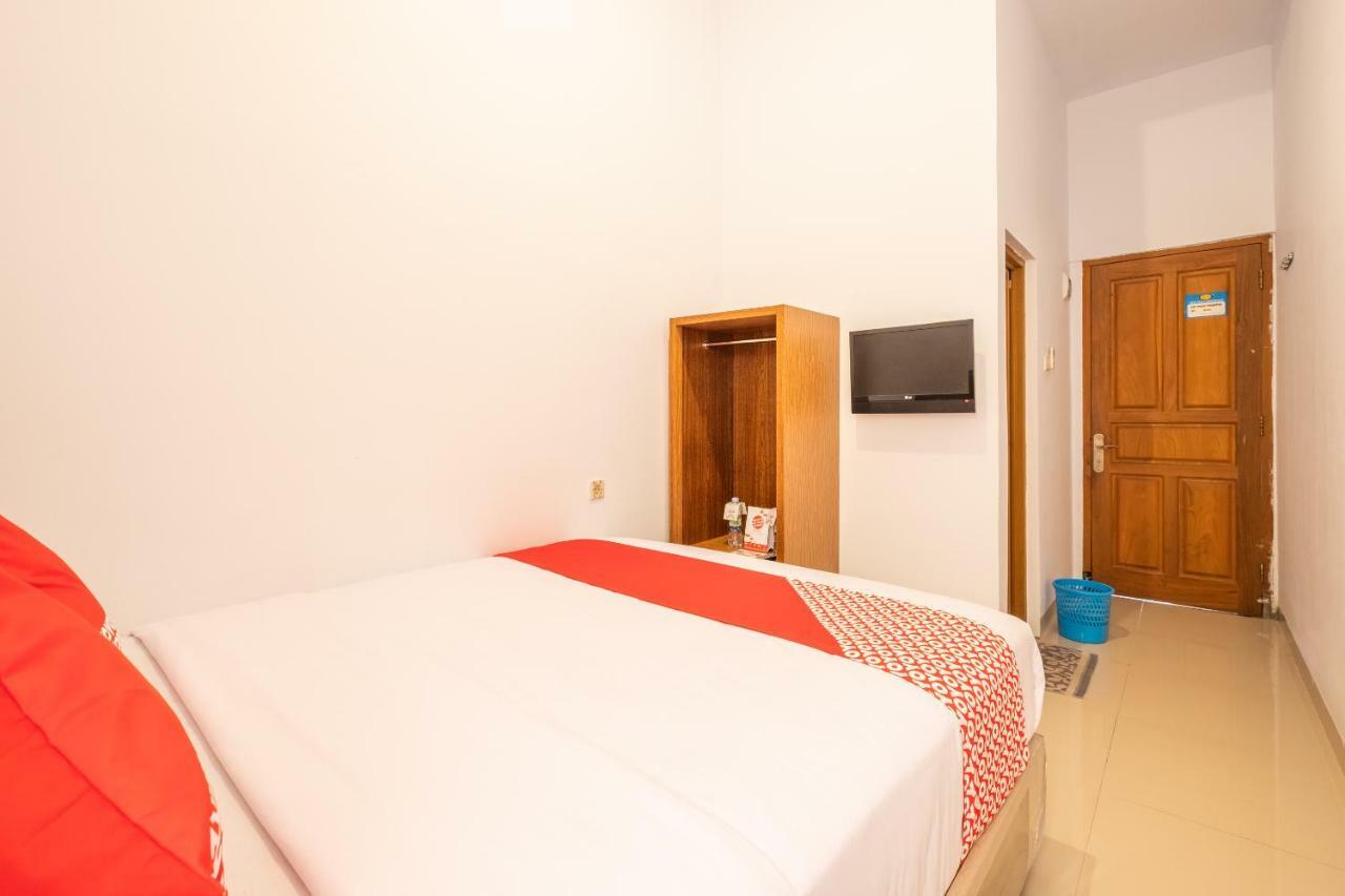 Oyo 863 Tenacity Guest House Syariah Cirebon Kültér fotó