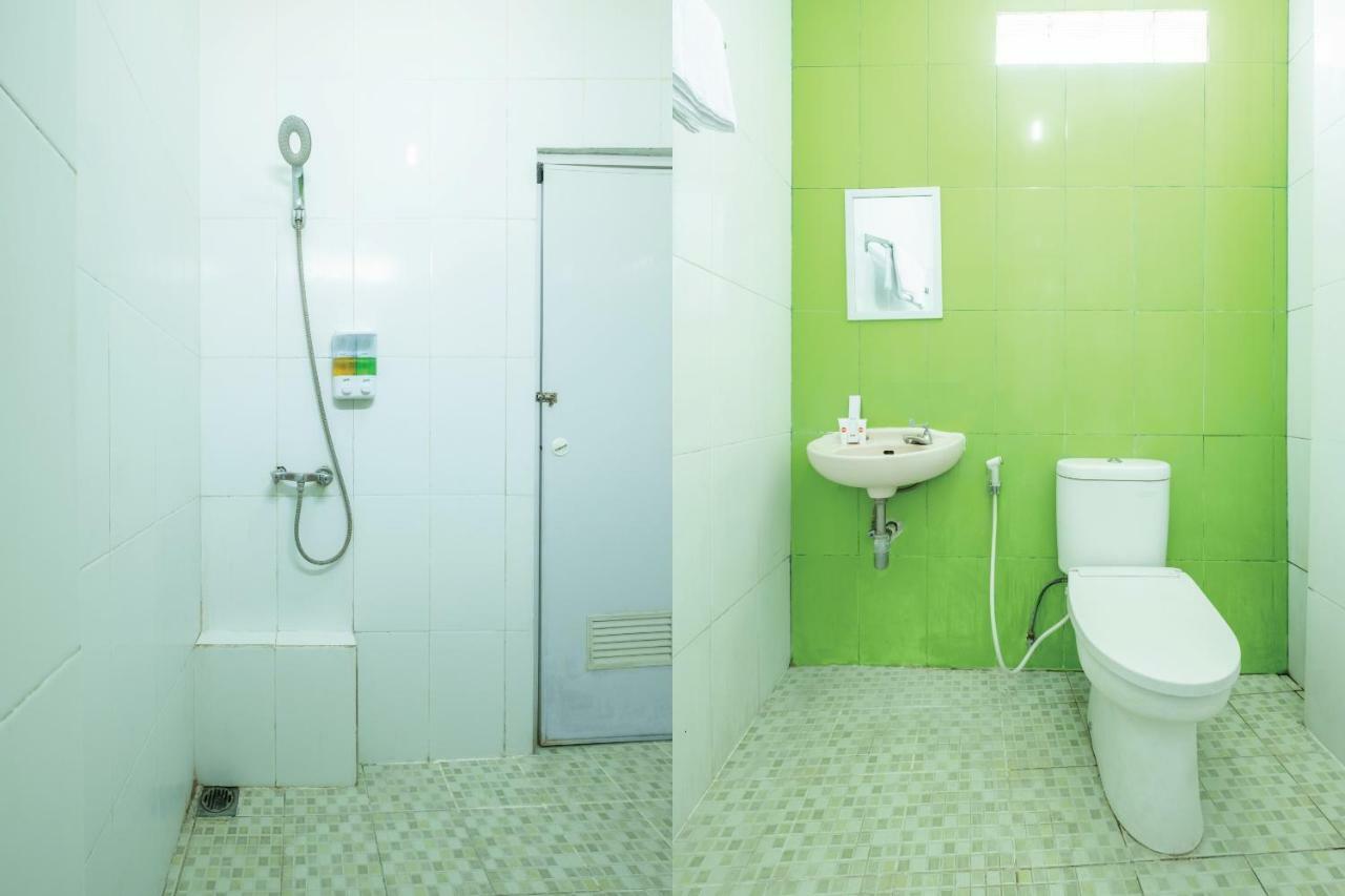 Oyo 863 Tenacity Guest House Syariah Cirebon Kültér fotó