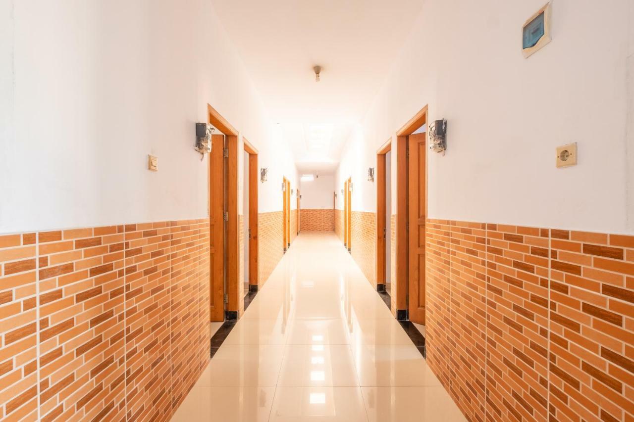 Oyo 863 Tenacity Guest House Syariah Cirebon Kültér fotó