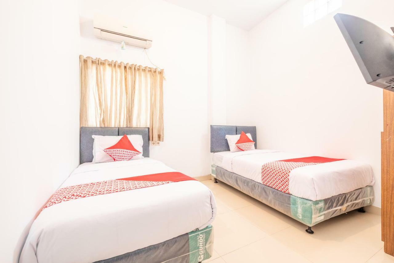 Oyo 863 Tenacity Guest House Syariah Cirebon Kültér fotó
