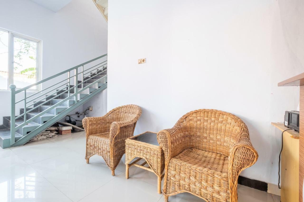 Oyo 863 Tenacity Guest House Syariah Cirebon Kültér fotó