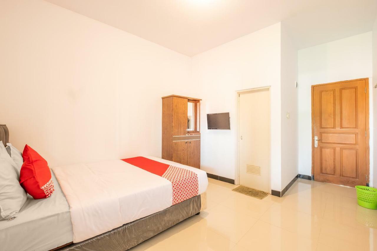 Oyo 863 Tenacity Guest House Syariah Cirebon Kültér fotó