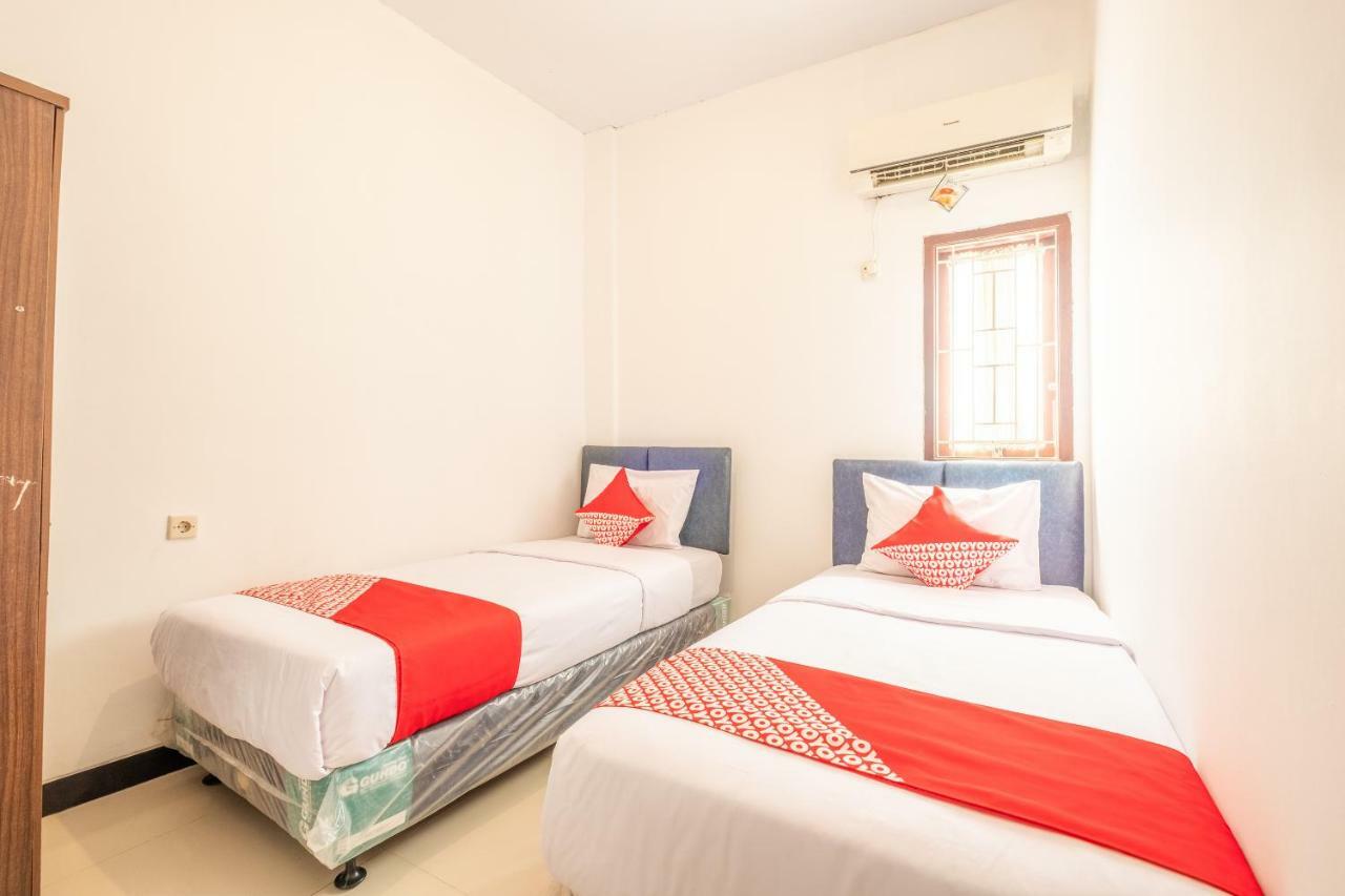 Oyo 863 Tenacity Guest House Syariah Cirebon Kültér fotó