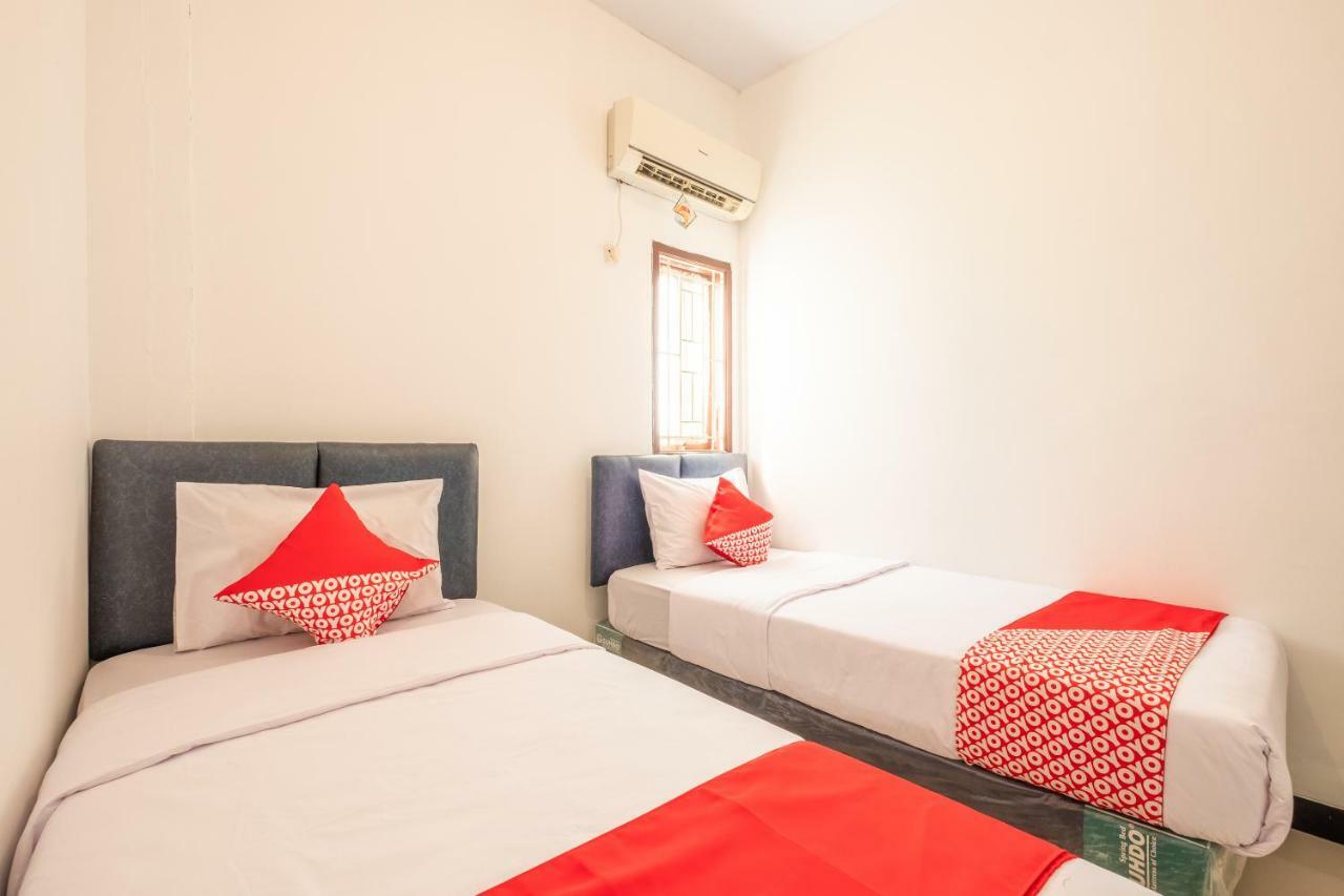 Oyo 863 Tenacity Guest House Syariah Cirebon Kültér fotó