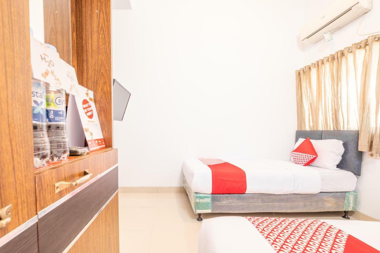 Oyo 863 Tenacity Guest House Syariah Cirebon Kültér fotó