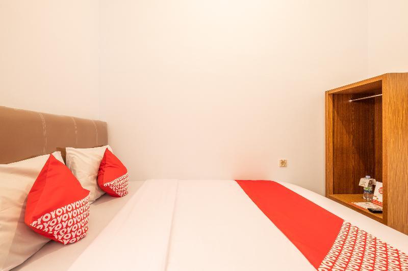 Oyo 863 Tenacity Guest House Syariah Cirebon Kültér fotó